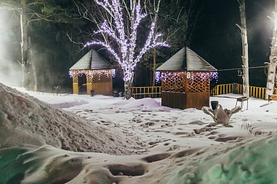 Беседки с мангальными зонами в горячем источнике Аван