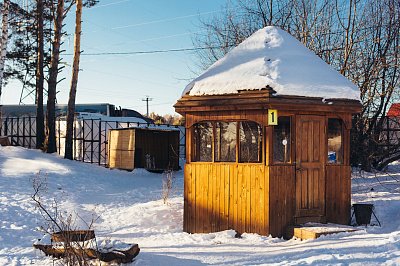 Беседки с мангальными зонами в горячем источнике Аван