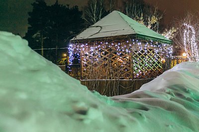 Беседки с мангальными зонами в горячем источнике Аван